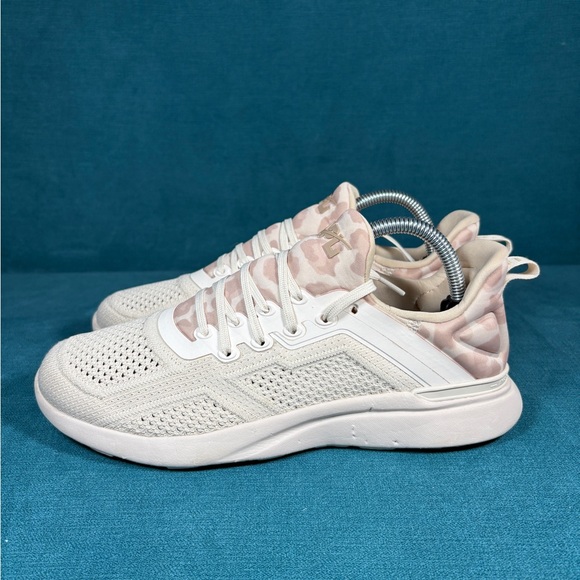 APL Techloom Tracer Athletic Shoes Women's Size 9 /  Creme / Leopard - Picture 1 of 8